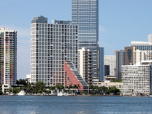 Blick vom Wasser auf Miami