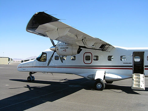 Flugzeug auf dem Landeplatz Fotos